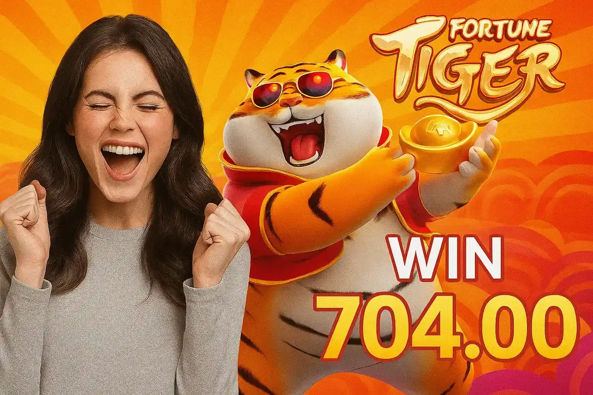 Mulher jovem gritando de alegria ao lado do personagem tigre da fortuna e um grande valor de prêmio em dinheiro